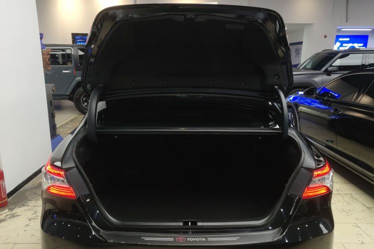 丰田 凯美瑞 2023款 双擎 2.5HG 豪华版机舱底盘23