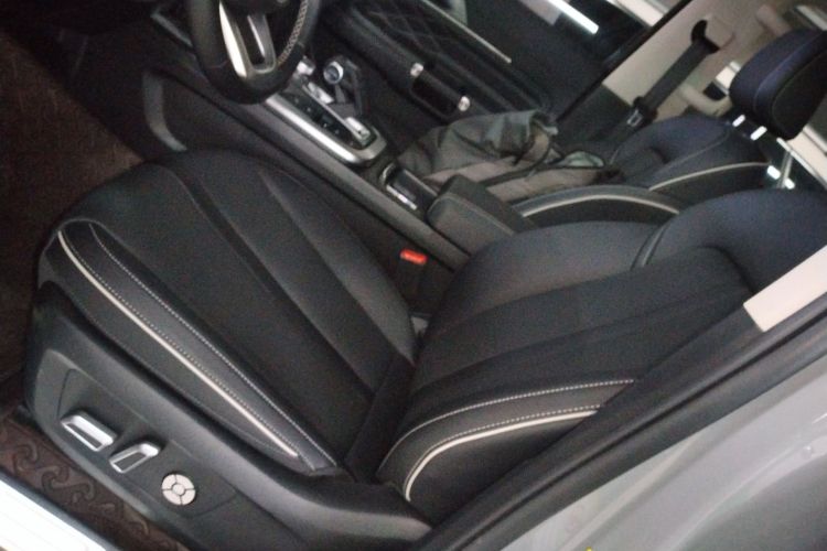 坦克300 2021款 越野版 2.0T 征服者中控内饰19