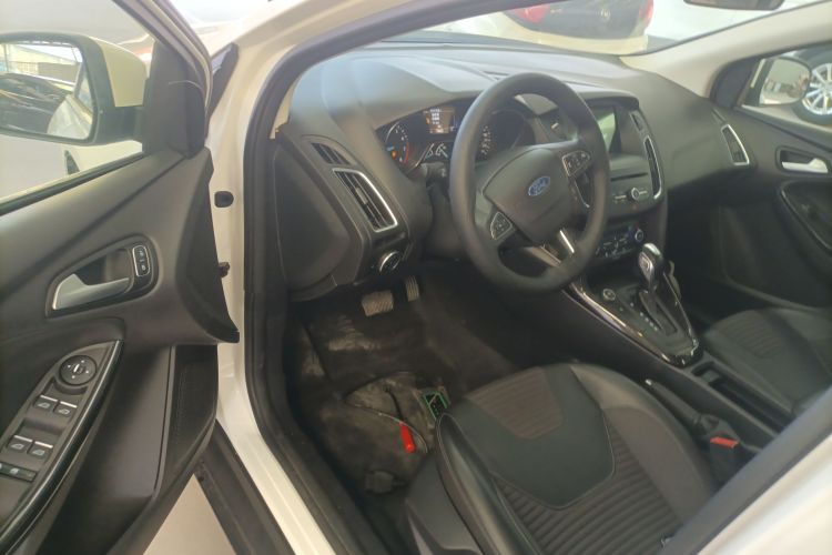 福特 福克斯 2018款 两厢经典 EcoBoost 180 自动精英型中控内饰7003