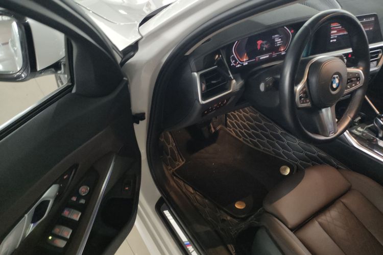 宝马3系 2022款 325Li M运动套装中控内饰7003