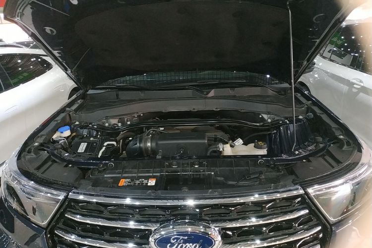 福特 探险者 2020款 EcoBoost 285 四驱风尚版 6座机舱底盘24