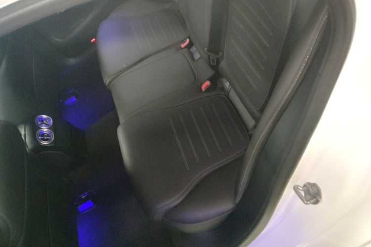 奔驰C级 2022款 改款 C 200 L 运动版中控内饰21