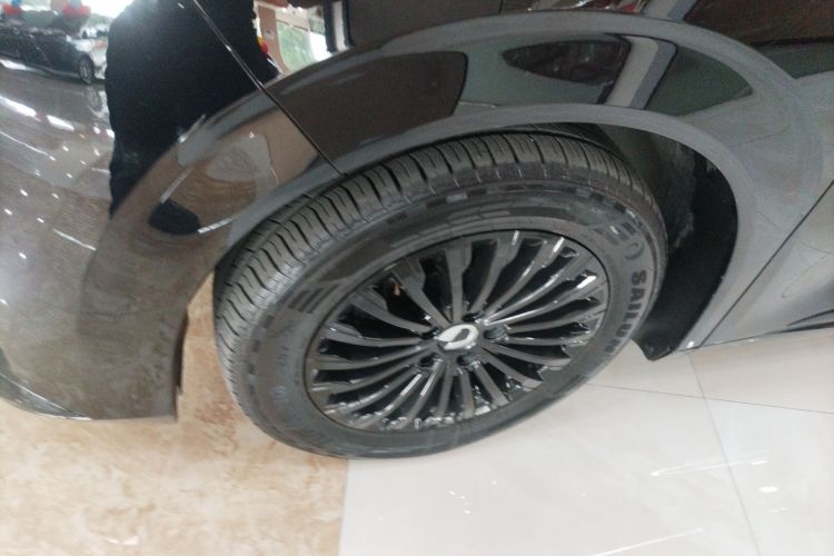 腾势D9 2022款 DM-i 1040 尊贵型车身外观6007