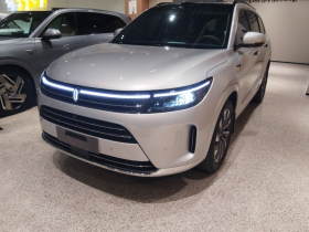 鸿蒙智行 问界M7 2024款 1.5T 智驾四驱Max版 5座