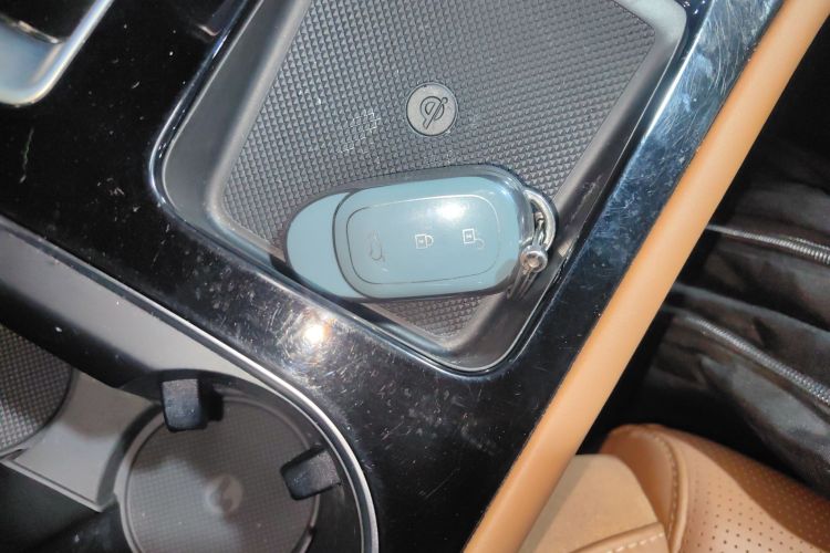 理想汽车 理想ONE 2021款 增程6座版中控内饰7001