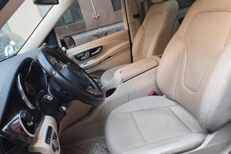 奔驰V级 2018款 V 260 尊贵版 国V中控内饰19