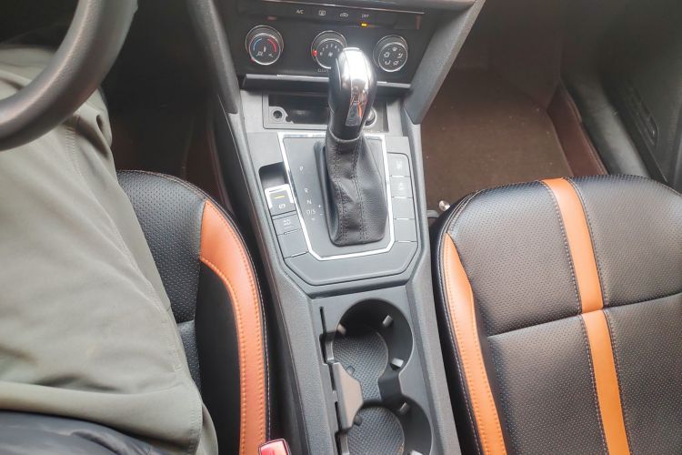 大众 凌渡 2017款 230TSI DSG风尚版中控内饰18