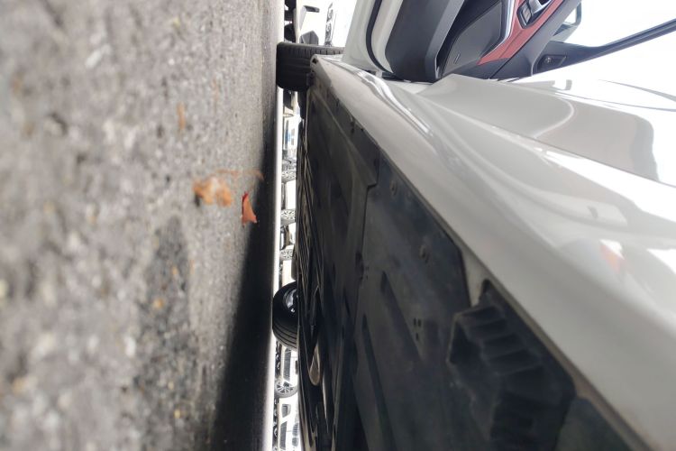 宝马3系 2025款 330Li 尊享型 M运动曜夜套装局部细节9002