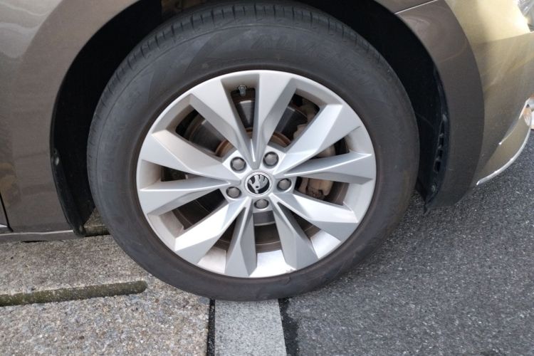 斯柯达 速派 2016款 TSI330 DSG创行版车身外观10