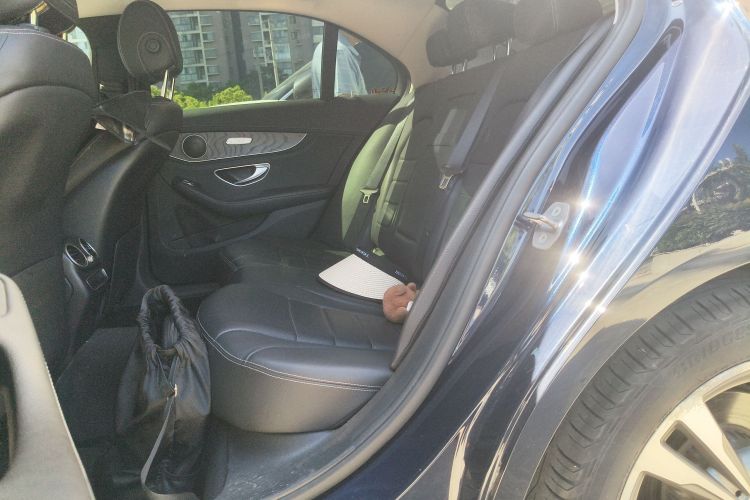 奔驰C级 2019款 C 180 L 时尚型运动版中控内饰7004