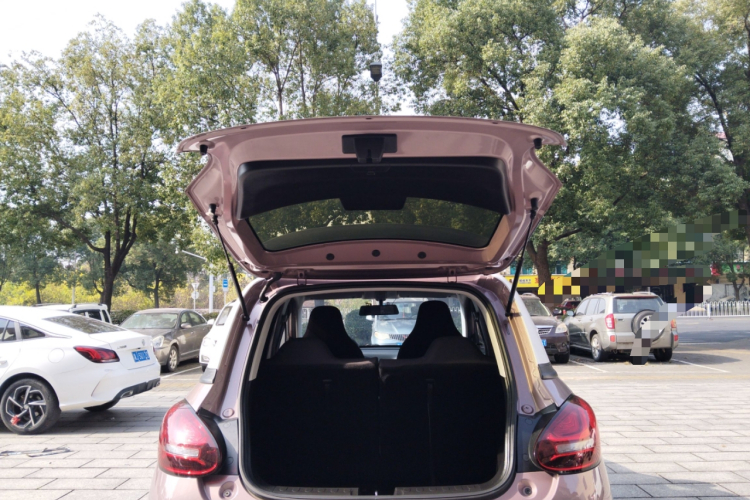 五菱汽车 五菱缤果 2023款 203km 轻享款机舱底盘23