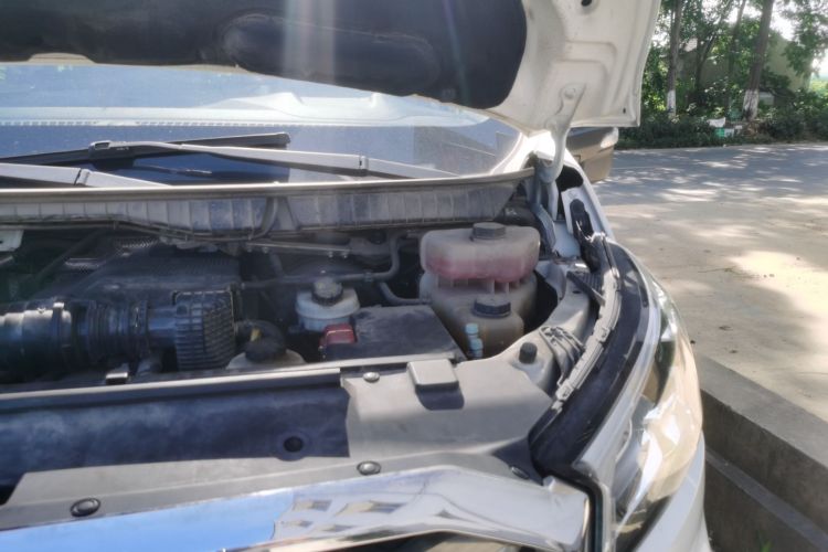 上汽大通MAXUS 新途V90 2019款 2.0T自动智多星后驱单胎长轴高顶7座局部细节9006