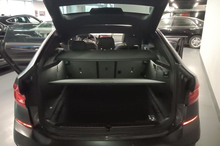 宝马6系GT 2021款 630i M运动套装机舱底盘23