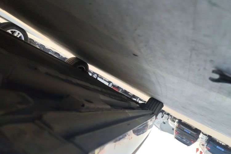 腾势D9 2022款 DM-i 970 四驱旗舰型局部细节9001