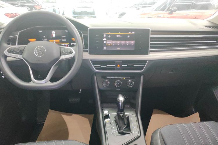 大众 途观L 2022款 330TSI 自动两驱舒享版中控内饰16