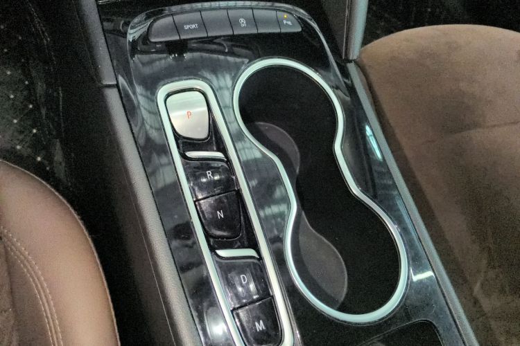 别克 君威 2023款 652T 智享型中控内饰18