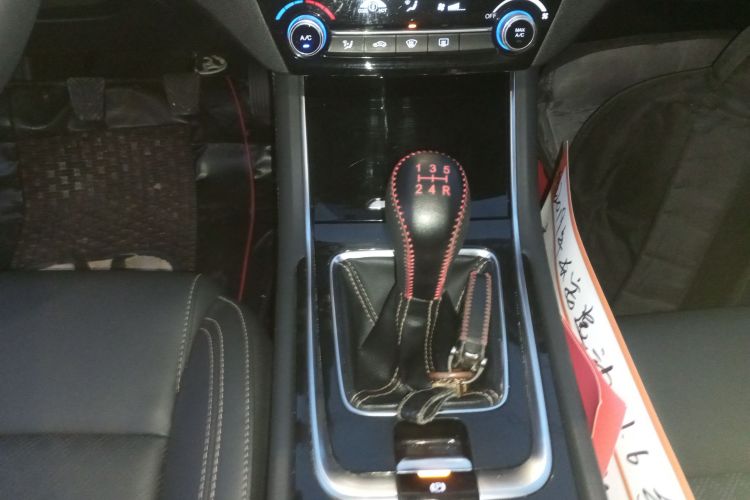 长安 逸动 2018款 1.6L GDI 手动时尚型局部细节18