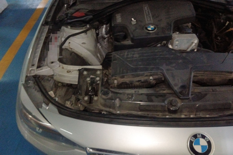 宝马3系GT 2013款 320i 风尚设计套装局部细节9006