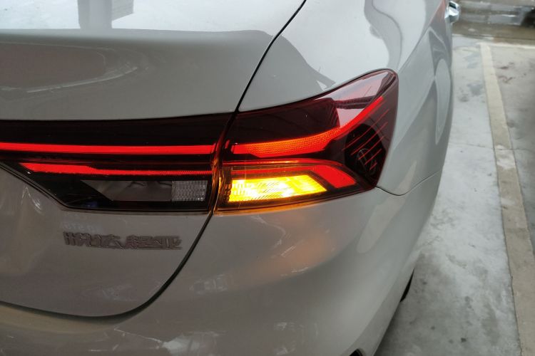 起亚K3 2024款 1.5L CVT豪华智享版车身外观9