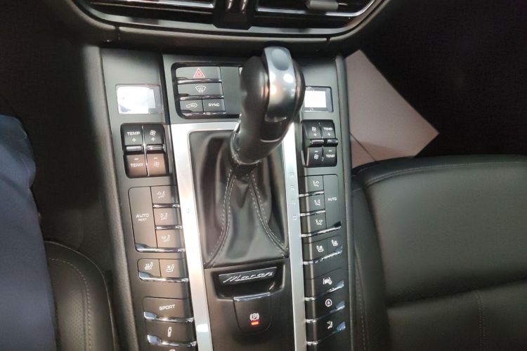 保时捷 2020款 Macan 2.0T中控内饰18