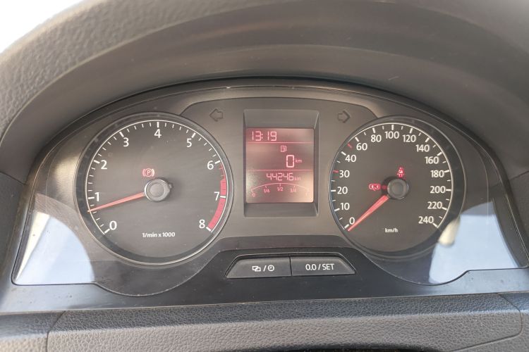 大众 桑塔纳 2015款 1.6L 手动舒适版中控内饰14