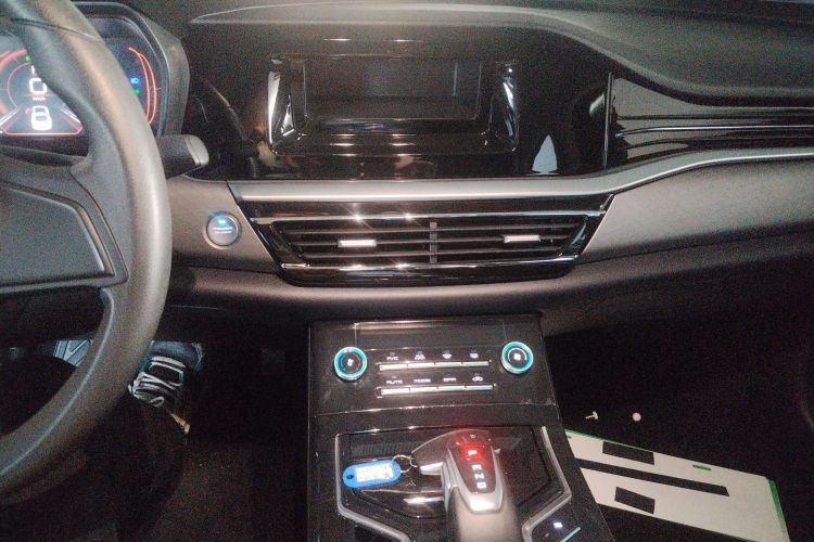 江铃集团新能源 羿 2023款 标准续航行业版中控内饰16
