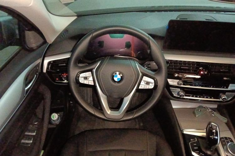 宝马5系(进口) 2022款 530i 风尚版 M运动套装中控内饰13