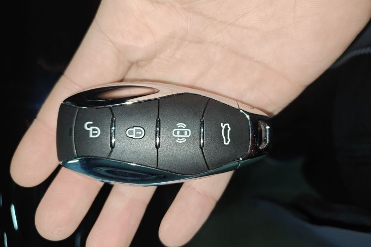 红旗HS7 PHEV 2024款 2.0T PHEV 两驱旗享版 6座中控内饰7001