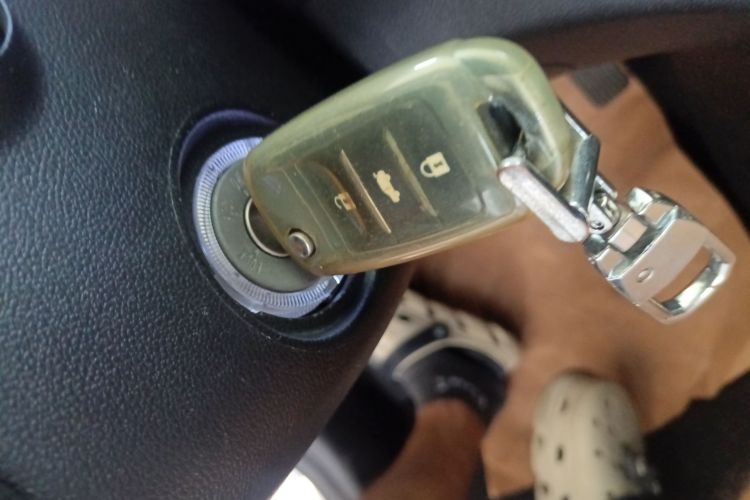 长安 逸动 2016款 1.6L 手动风尚型中控内饰11