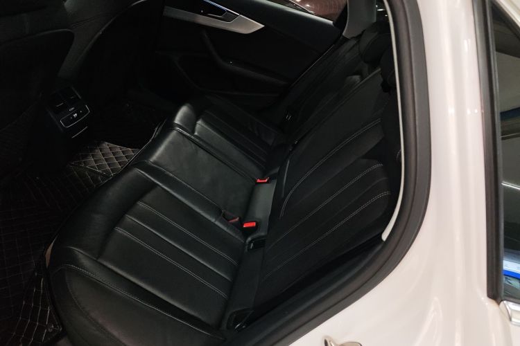 奥迪A4L 2020款 40 TFSI 豪华动感型中控内饰7004