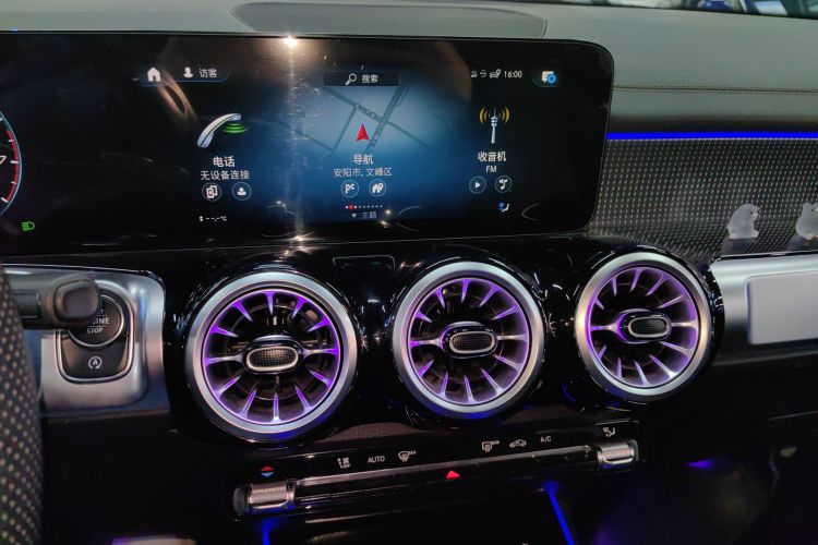 奔驰GLB 2022款 GLB 220 动感型中控内饰16