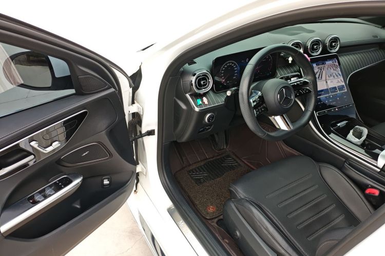 奔驰C级 2023款 C 260 L 运动版中控内饰20