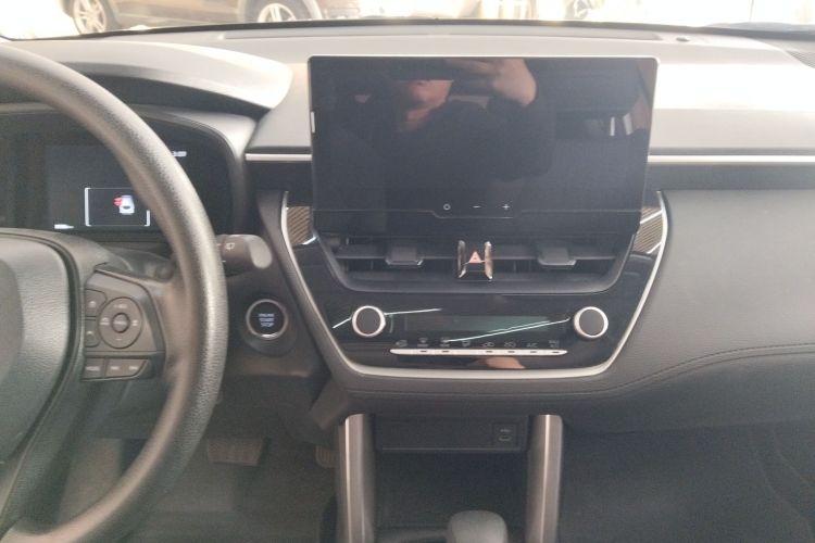 丰田 卡罗拉锐放 2024款 2.0L 精英版中控内饰16