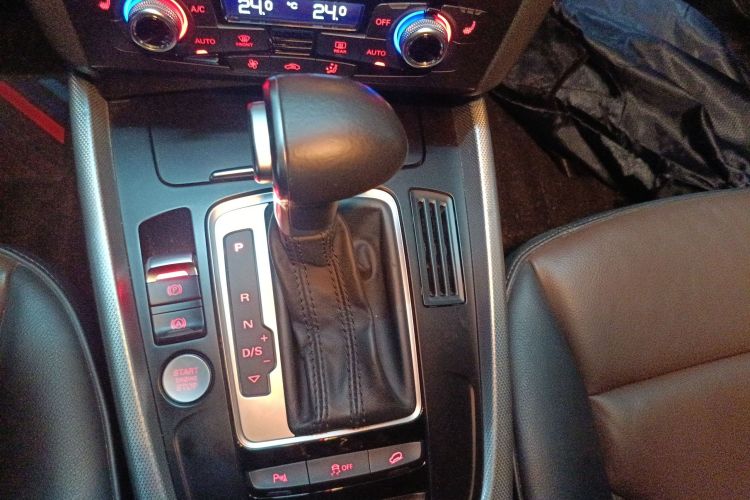 奥迪Q5 2016款 40 TFSI 技术型中控内饰18