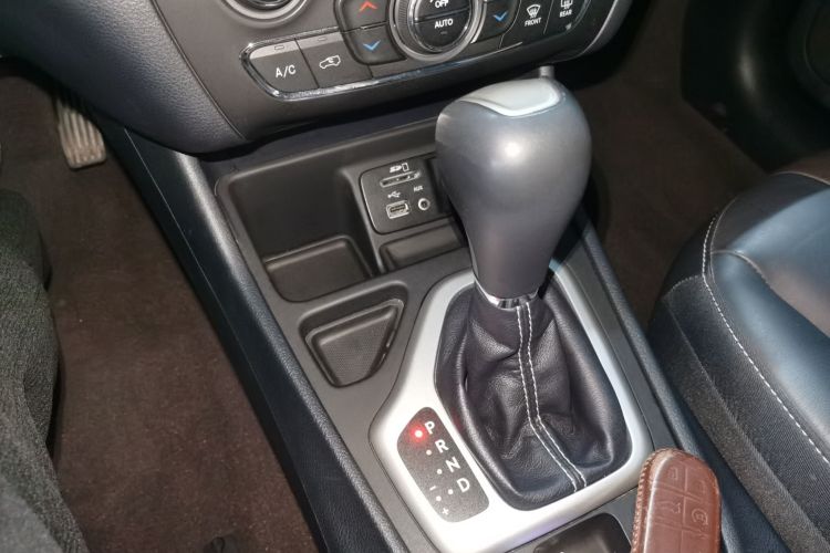 Jeep 自由光 2016款 2.4L 领先版局部细节18