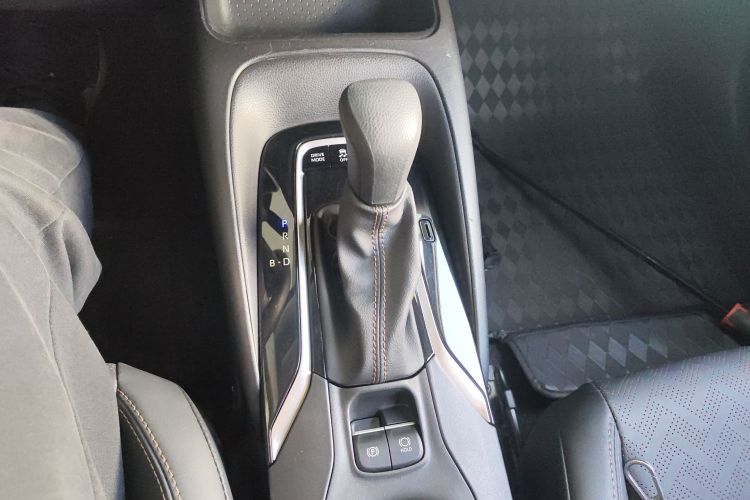 丰田 雷凌 2023款 智能电混双擎 1.8L 运动版中控内饰18