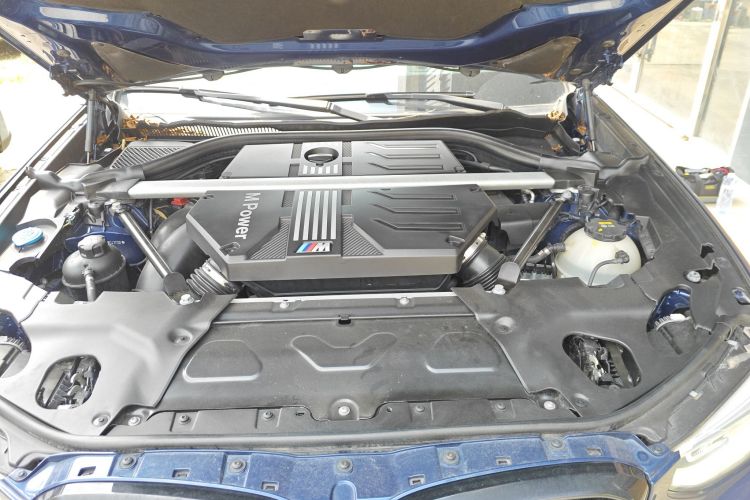 宝马X3 M 2019款 X3 M雷霆版机舱底盘24