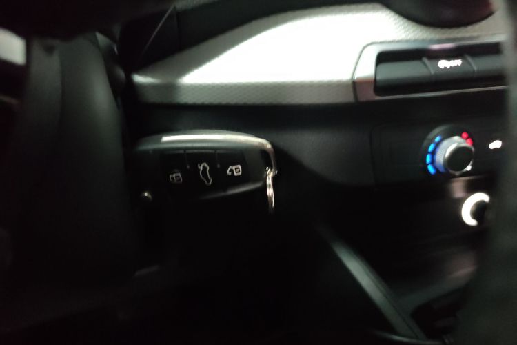 奥迪Q2L 2020款 35 TFSI 进取动感型中控内饰11