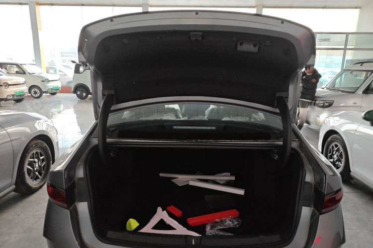 比亚迪 秦PLUS 2025款 DM-i 智驾版 55KM领先型机舱底盘23