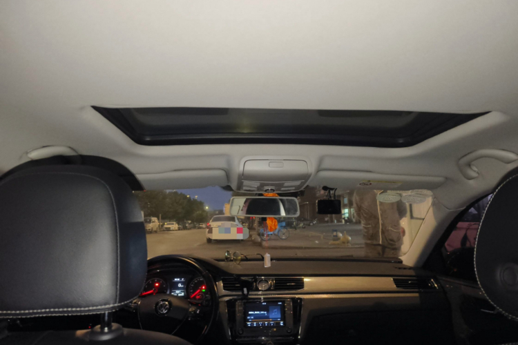 大众 帕萨特 2017款 330TSI DSG尊荣版中控内饰22