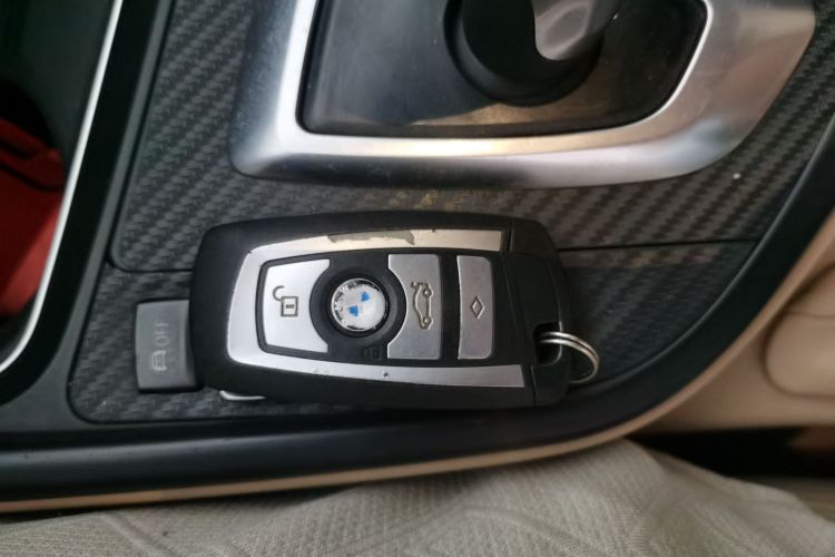 宝马3系 2014款 320Li 时尚型中控内饰11