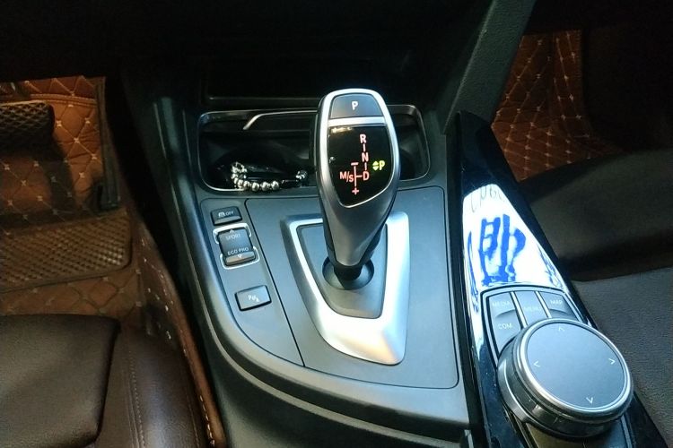 宝马3系 2019款 320Li M运动套装中控内饰18