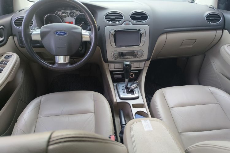 福特 福克斯 2013款 三厢经典 1.8L 自动时尚型中控内饰12