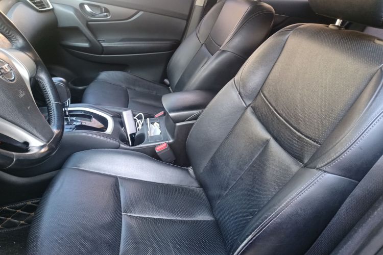 日产 奇骏 2015款 2.0L CVT舒适MAX版 2WD局部细节19