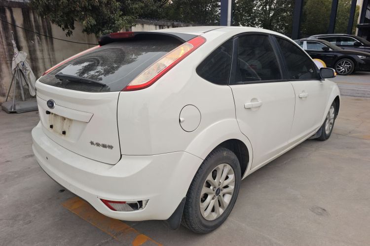 福特 福克斯 2013款 两厢经典 1.8L 自动基本型车身外观6005