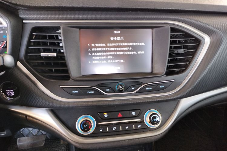 陆风X2 2017款 1.6L 自动铂锐版中控内饰16