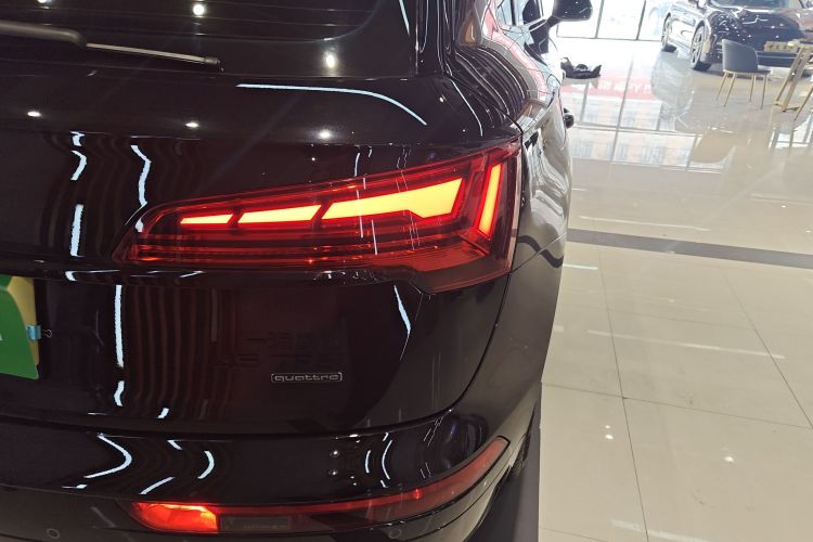 奥迪Q5L 2024款 40 TFSI 豪华动感型车身外观9