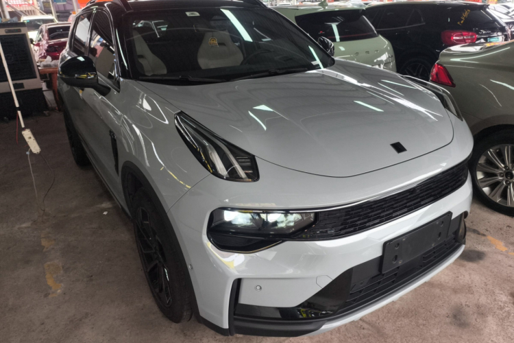 领克01 2023款 1.5TD EM-F 晨曦车身外观3