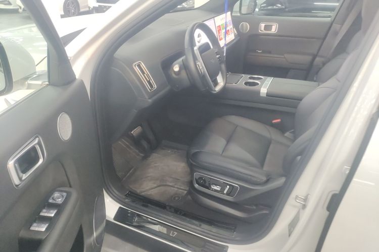 理想汽车 理想L7 2023款 Air中控内饰20