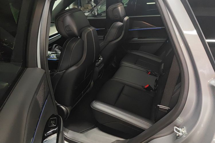 凯迪拉克XT5 2025款 2.0T 豪华型中控内饰21